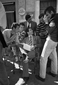 Pasolini durante le riprese di Accattone