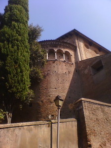 Particolare della decorazione esterna dell'abside della chiesa dei SS. Giovanni e Paolo al Celio Roma
